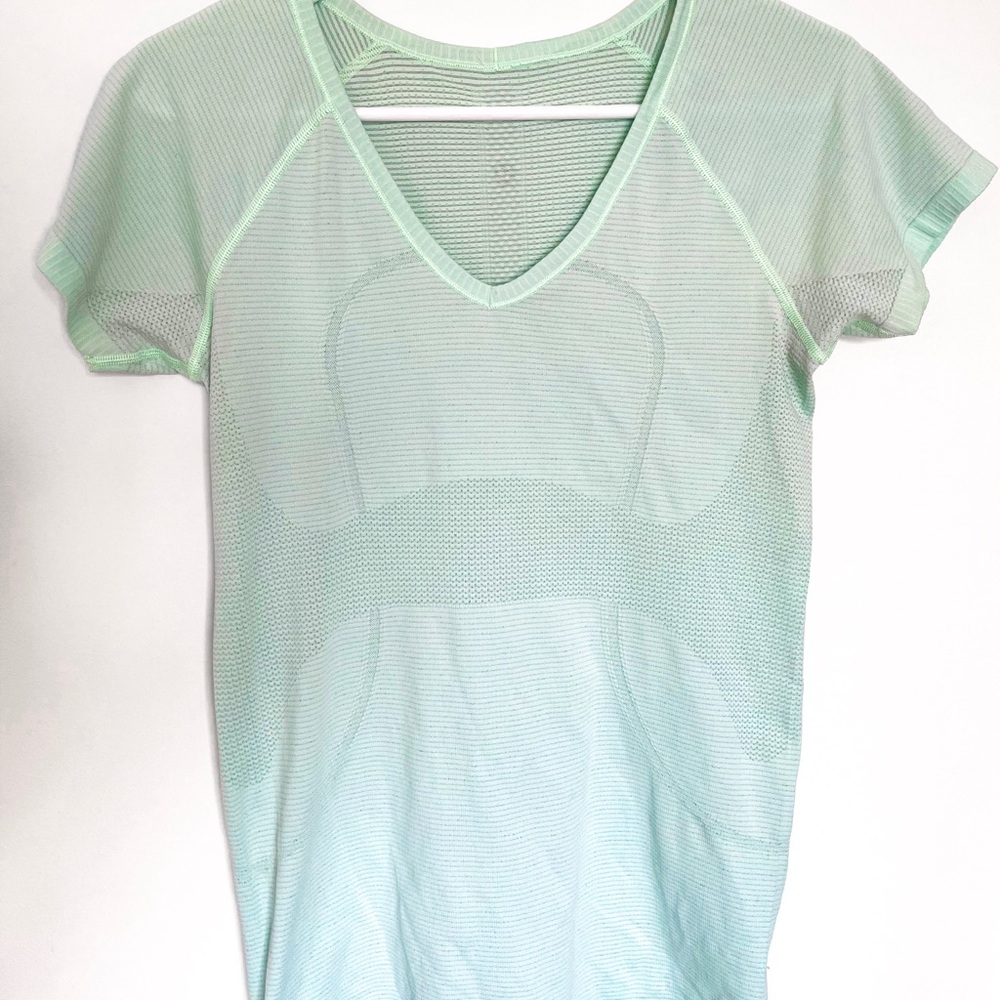 lululemon swiftly tech short sleeve v-neck, size 8